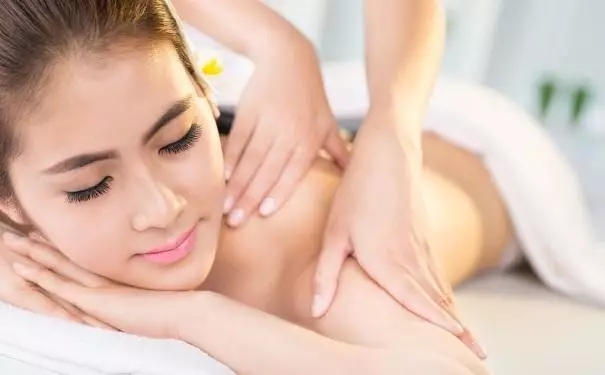 如何選擇美容院專業(yè)線產(chǎn)品？_唯美度美容院加盟