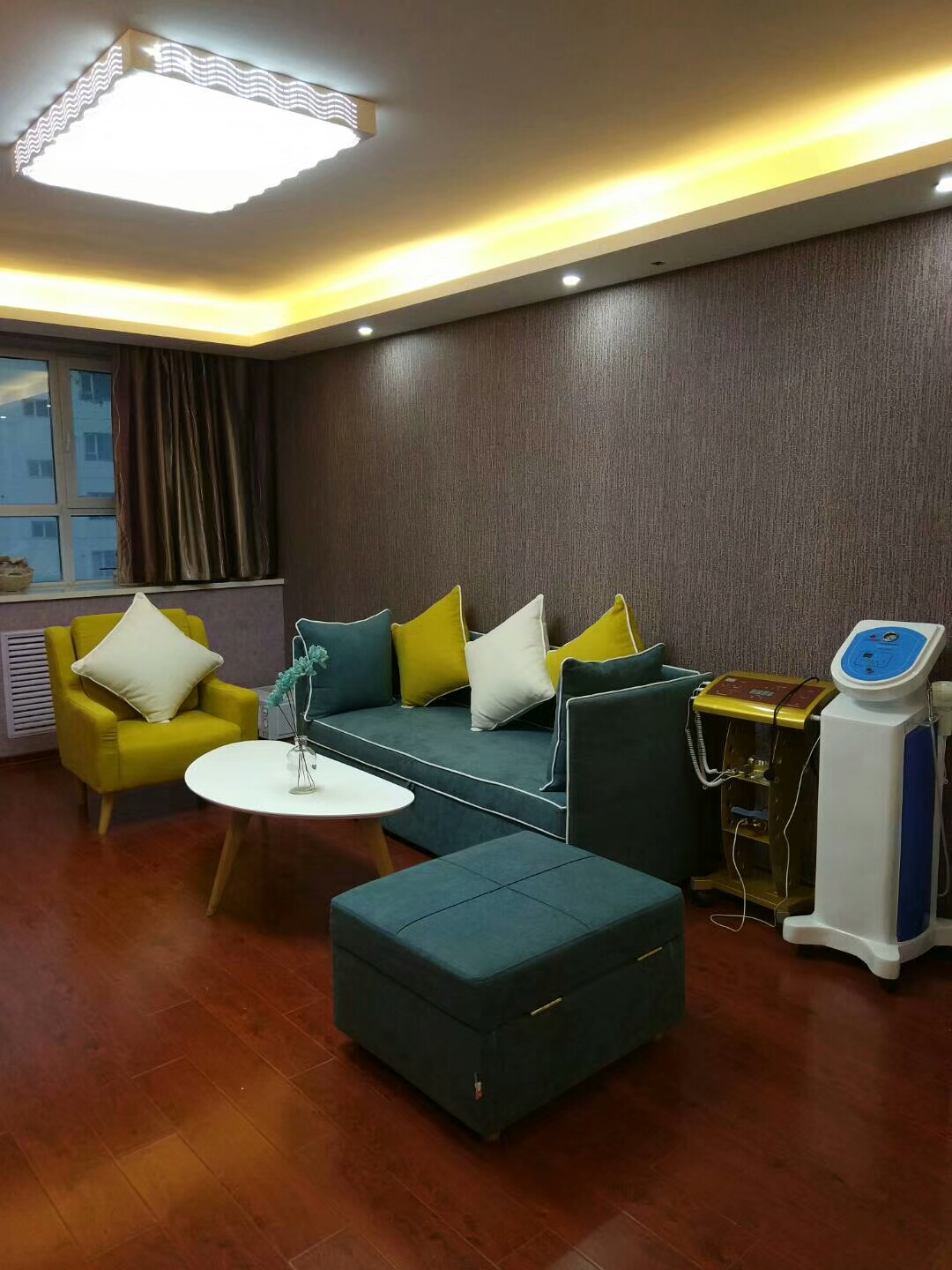 開(kāi)一家美容院多少錢(qián)