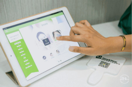 圣誕節(jié)，來NEWNEW智能光電美膚館給心愛的人驚喜吧