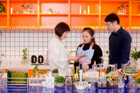 圣誕節(jié)，來NEWNEW智能光電美膚館給心愛的人驚喜吧