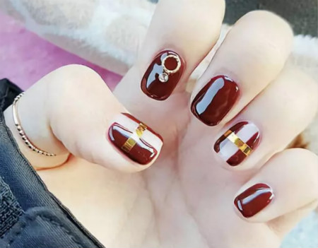 奔赴跨年趴，你需要TOK美甲來(lái)?yè)螆?chǎng)面 