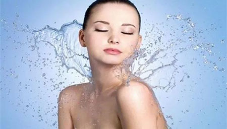 還在靠敷面膜補(bǔ)水？那你的皮膚肯定出問(wèn)題！