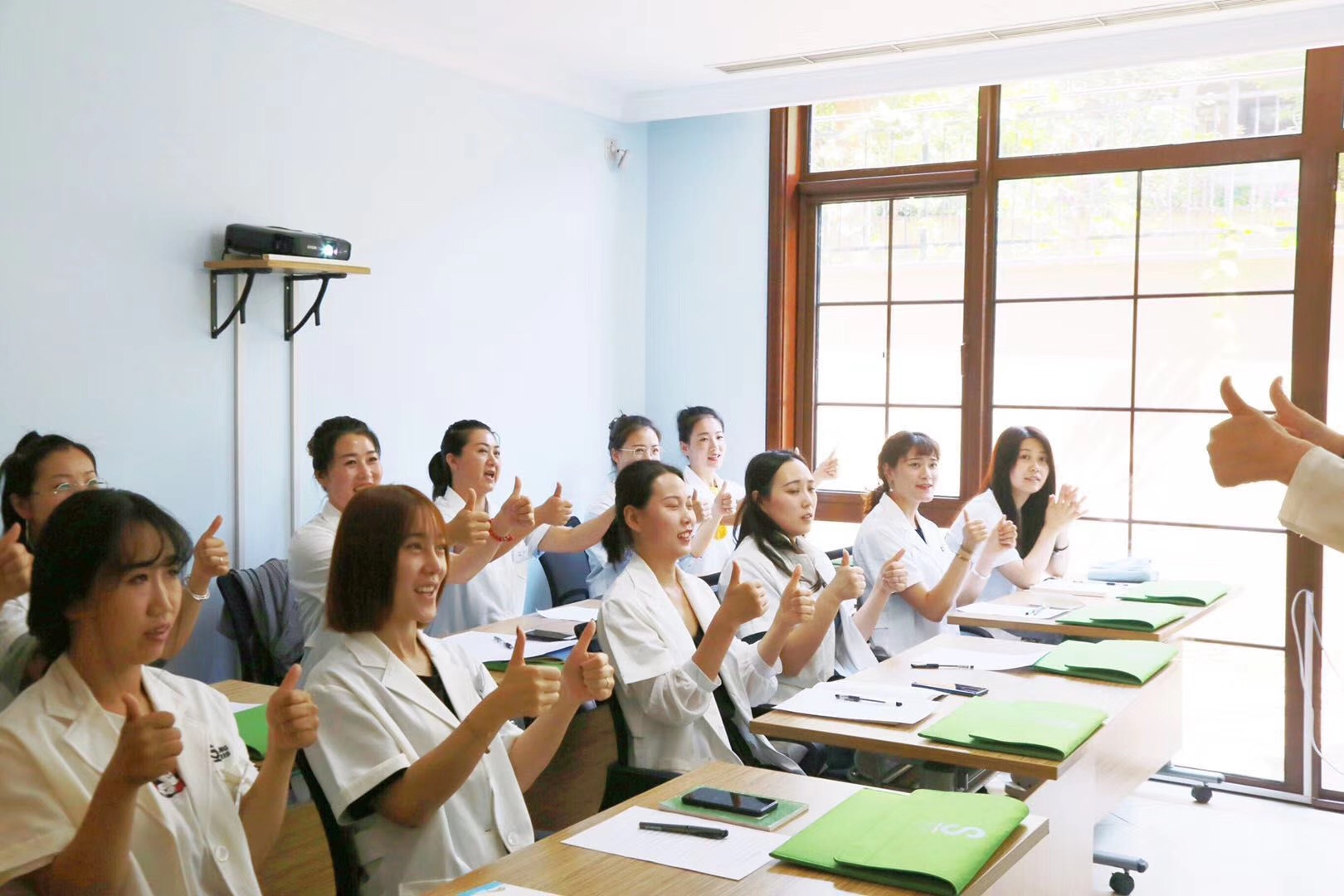 穿越重重迷霧，挺住就意味著一切！美業(yè)如何破局自救？
