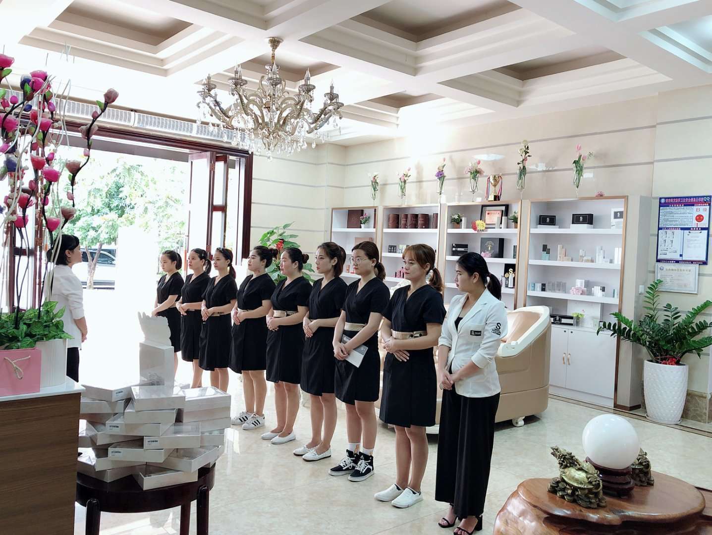 美業(yè)管理 | 美容店業(yè)績(jī)上不去？缺的是客戶(hù)還是策略?