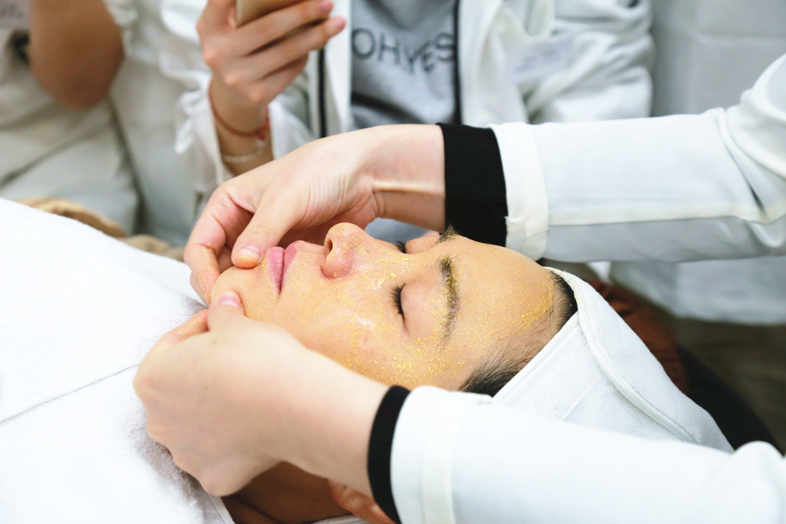 搶占先機！提前布局2024美業(yè)，一定要懂“她”經(jīng)濟！